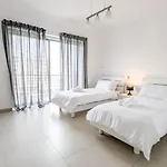 Luxurious Seafront Aparments - Chains Spinola Apartment *