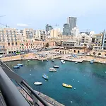 Luxurious Seafront Aparments - Chains Spinola Apartment