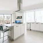 Luxurious Seafront Aparments - Chains Spinola