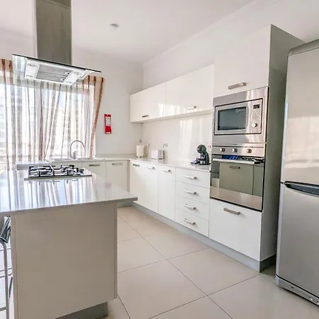 Luxurious Aparments - Chains Spinola Seafront Apartment