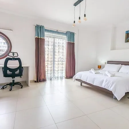 Luxurious Aparments - Chains Spinola Seafront *