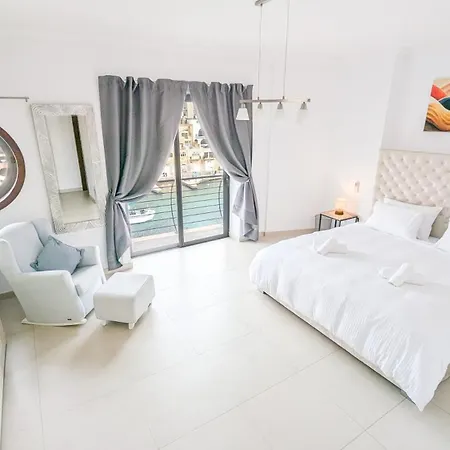 Apartment Luxurious Seafront Aparments - Chains Spinola *