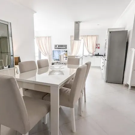 Luxurious Seafront Aparments - Chains Spinola Apartment