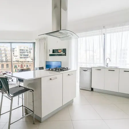 Luxurious Seafront Aparments - Chains Spinola
