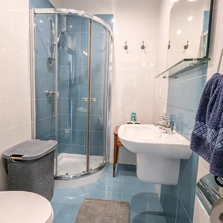 Luxurious Seafront Aparments - Chains Spinola