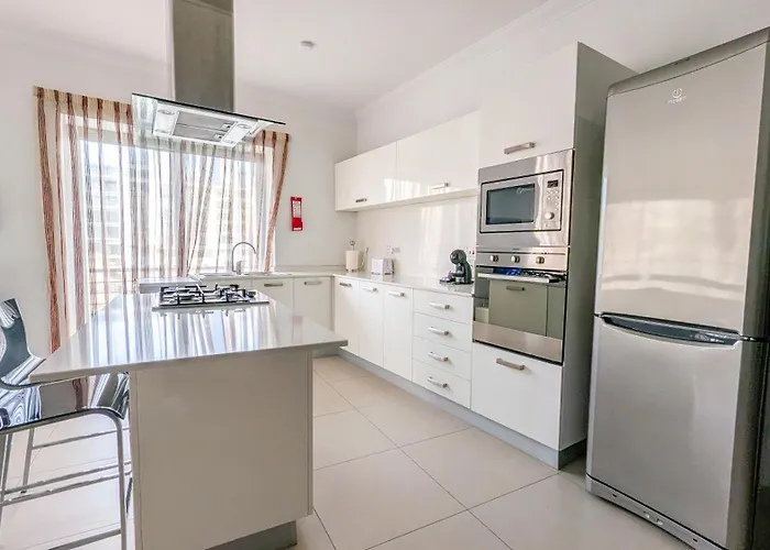 Luxurious Aparments - Chains Spinola Seafront Apartment