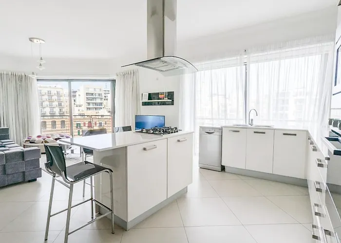 Luxurious Aparments - Chains Spinola Seafront