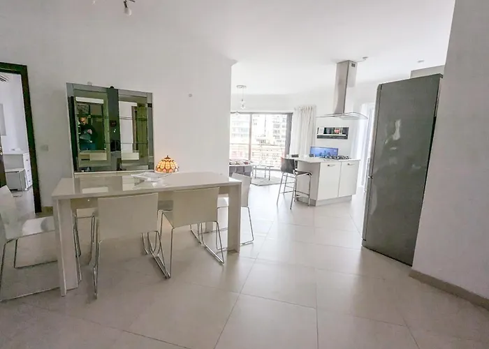 Luxurious Aparments - Chains Spinola Seafront